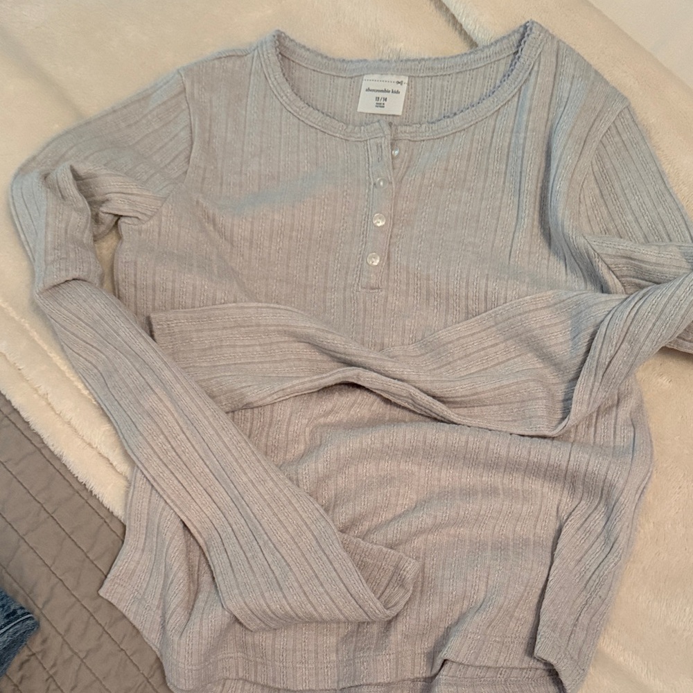 Abercrombie & Fitch Light Gray Ribbed Henley Long Sleeve Top